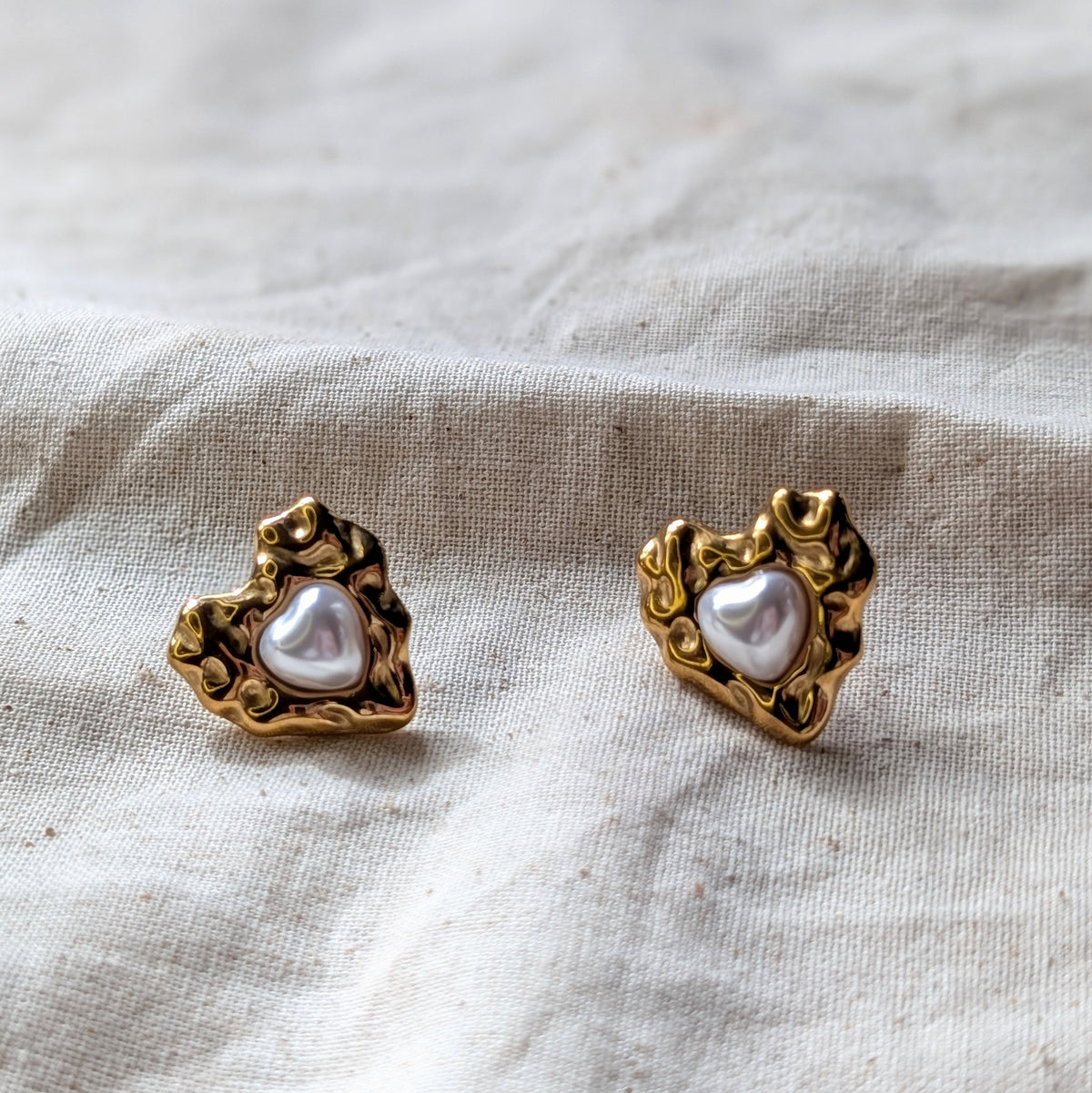 PEARL HEART STUDS