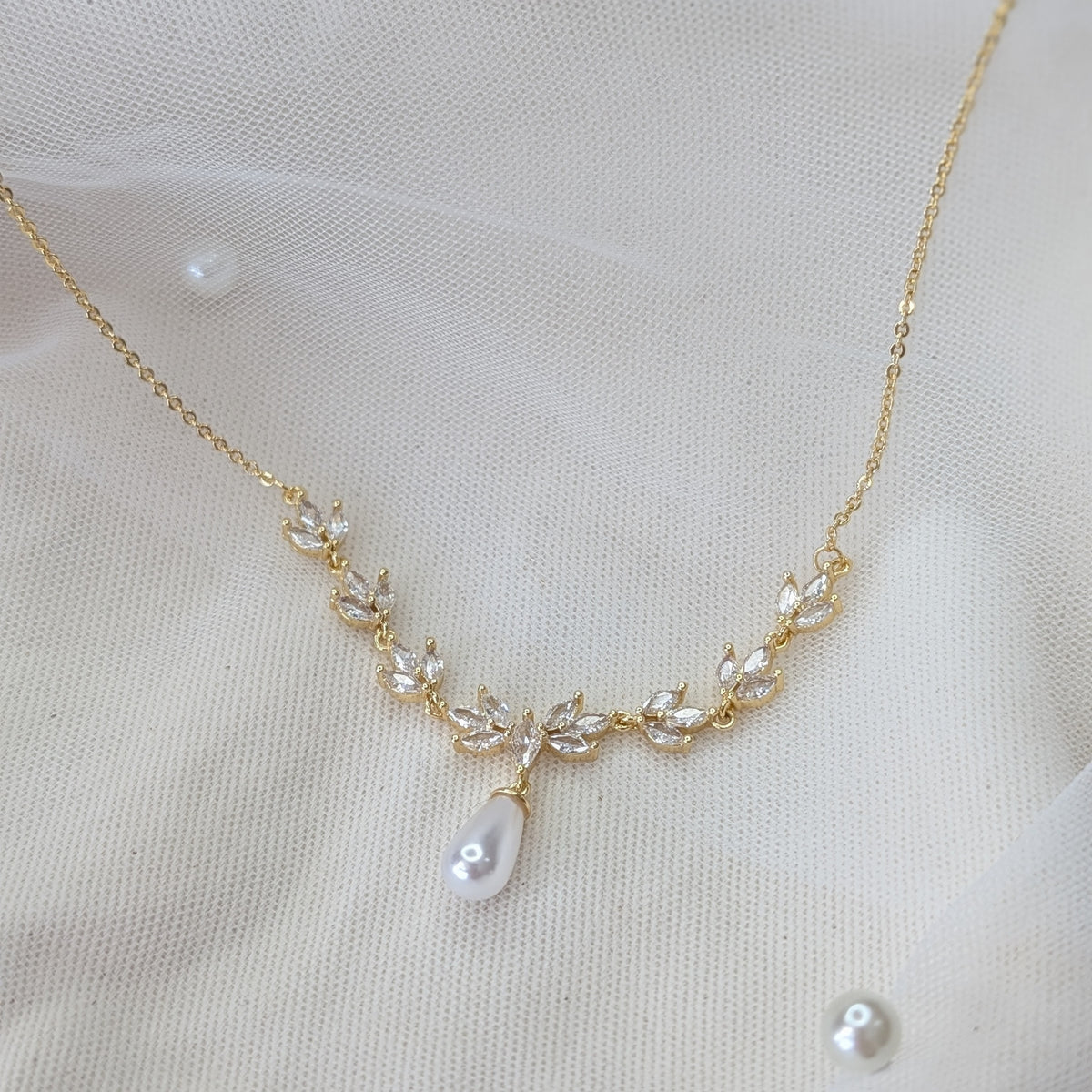 Leaf Pearl Droplet Necklace