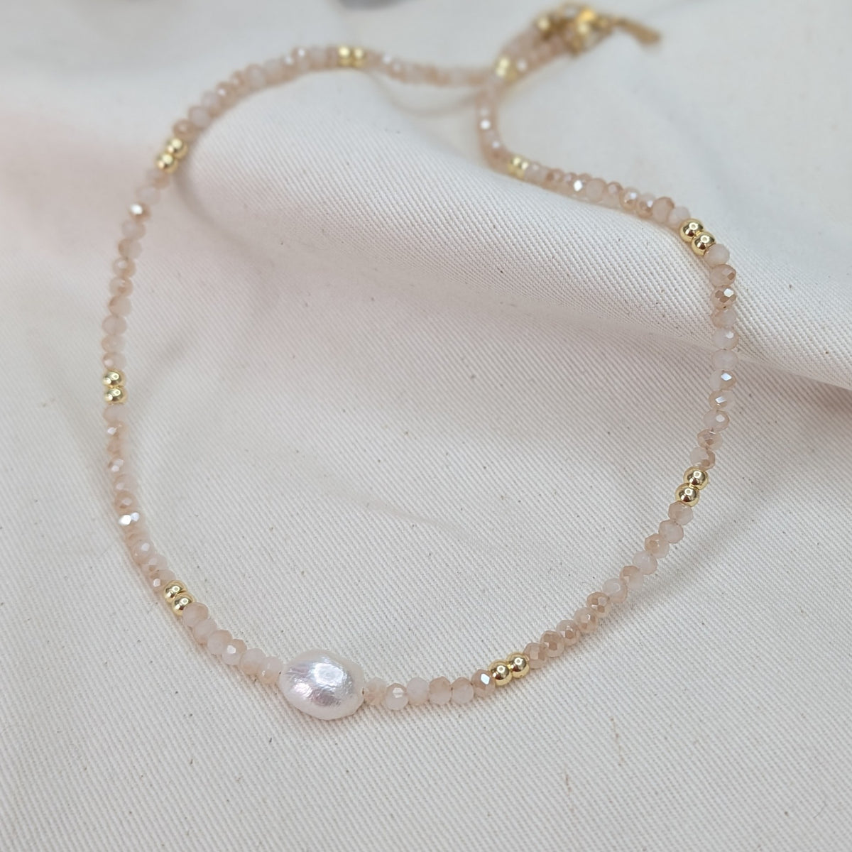 GEMSTONE & PEARL CHOKER