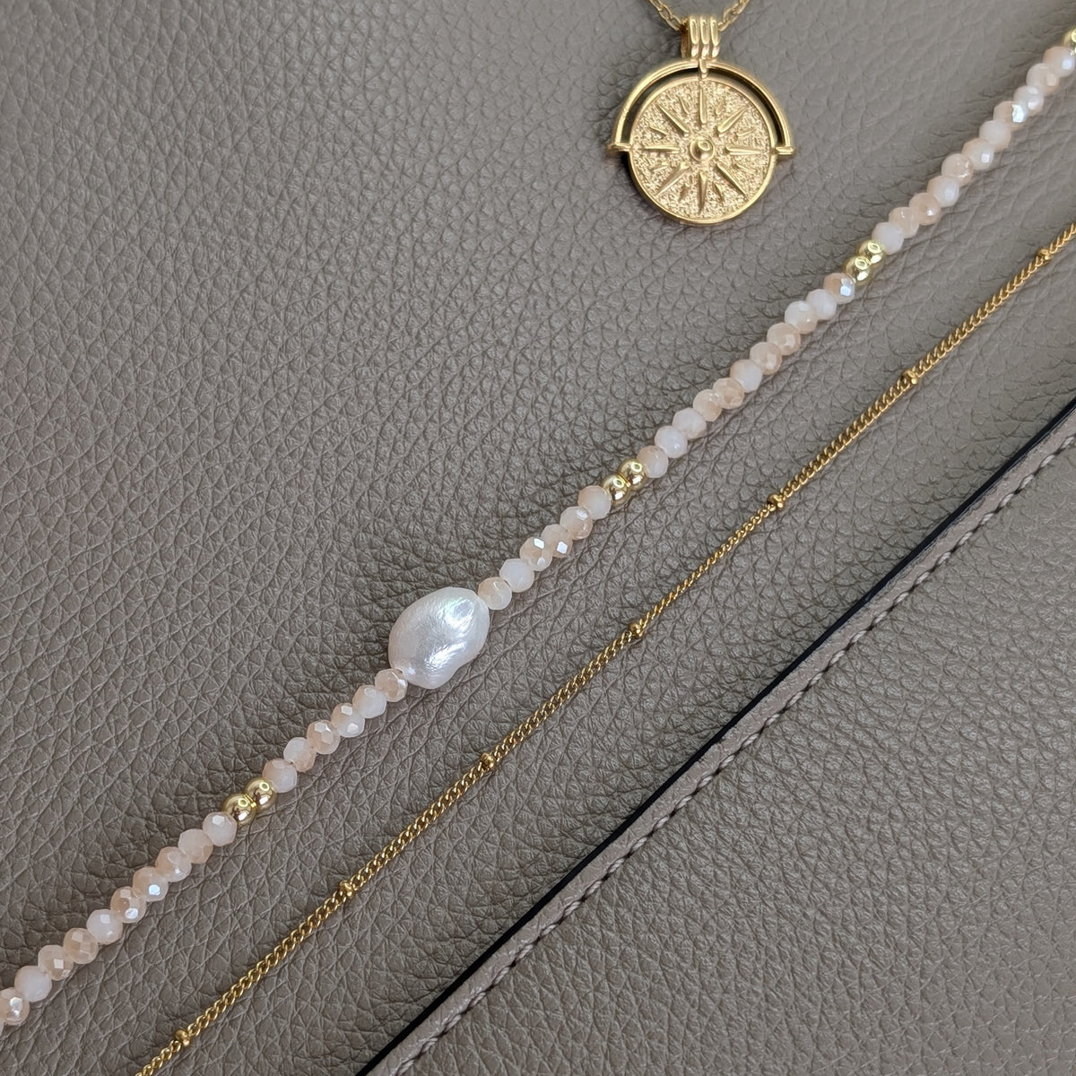 GEMSTONE & PEARL CHOKER