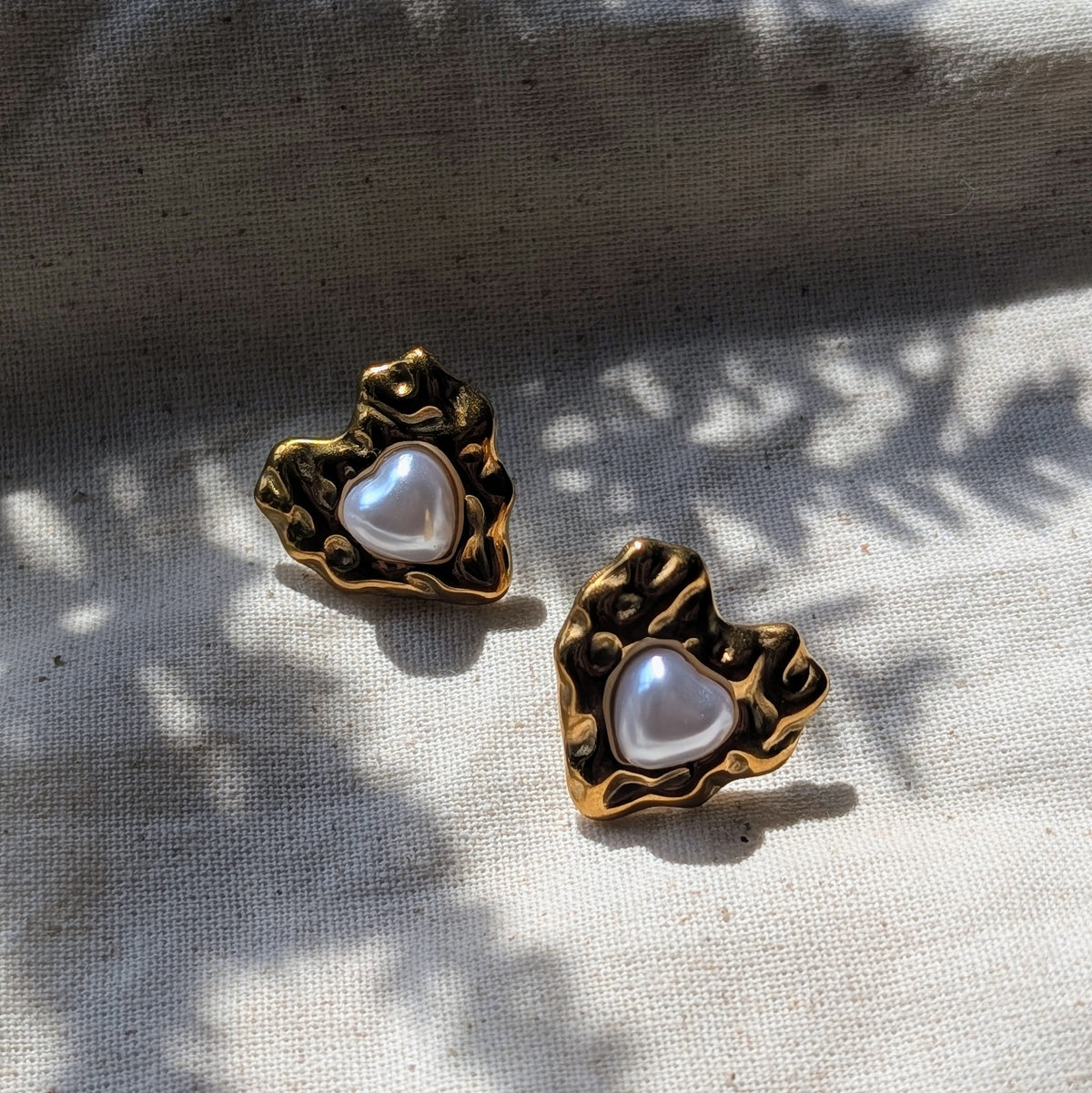 PEARL HEART STUDS