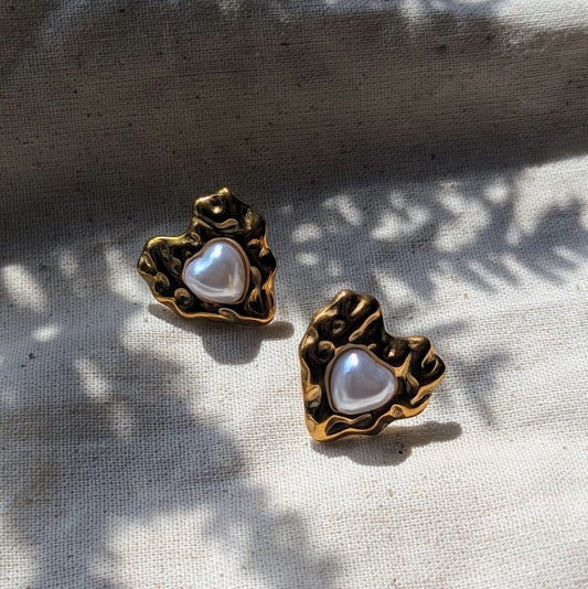 PEARL HEART STUDS