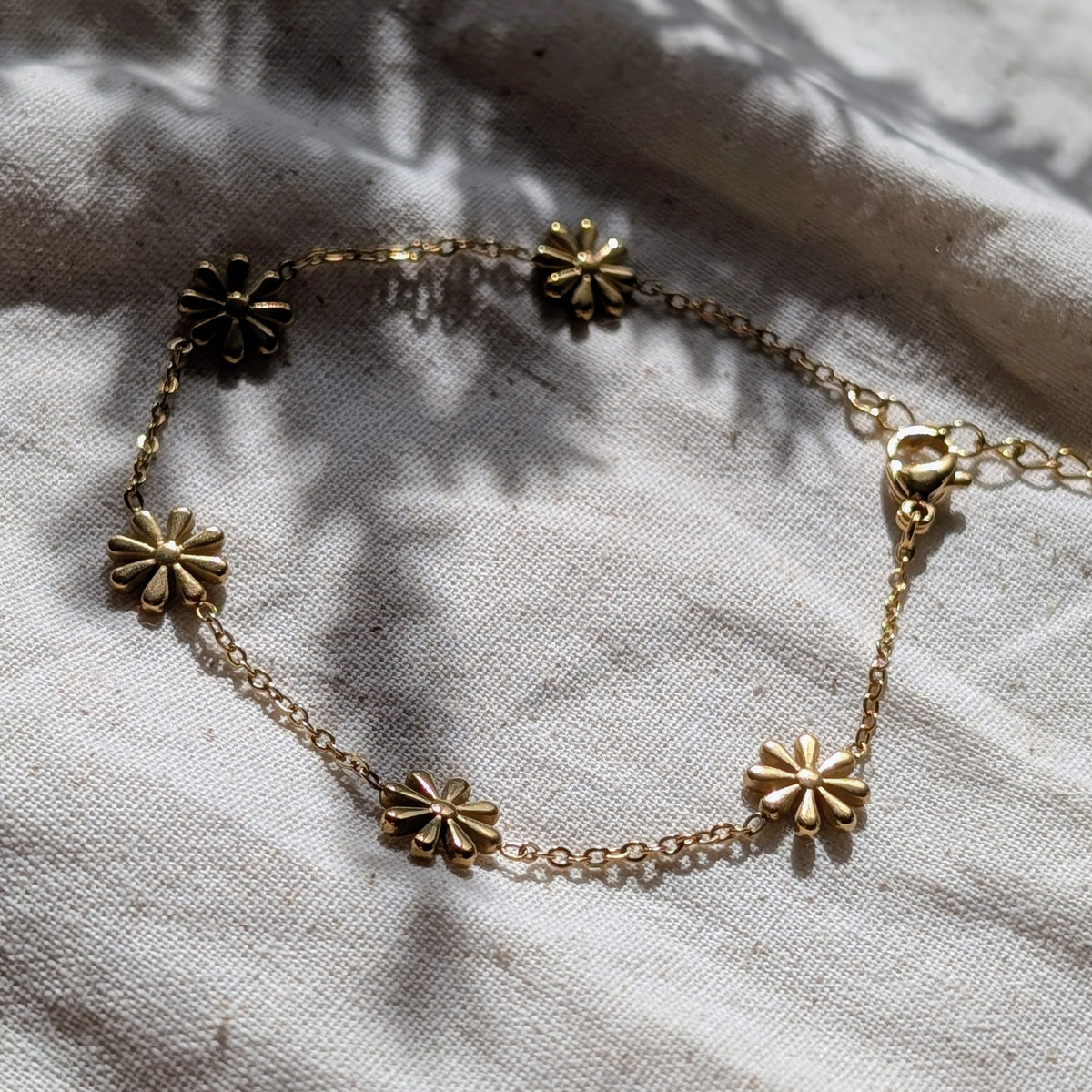 DAISY CHAIN
