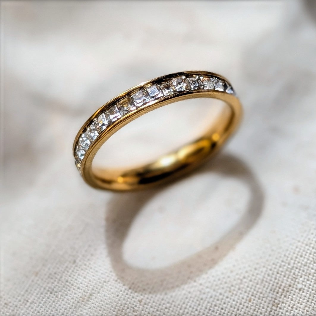ELYSIA ETERNITY RING