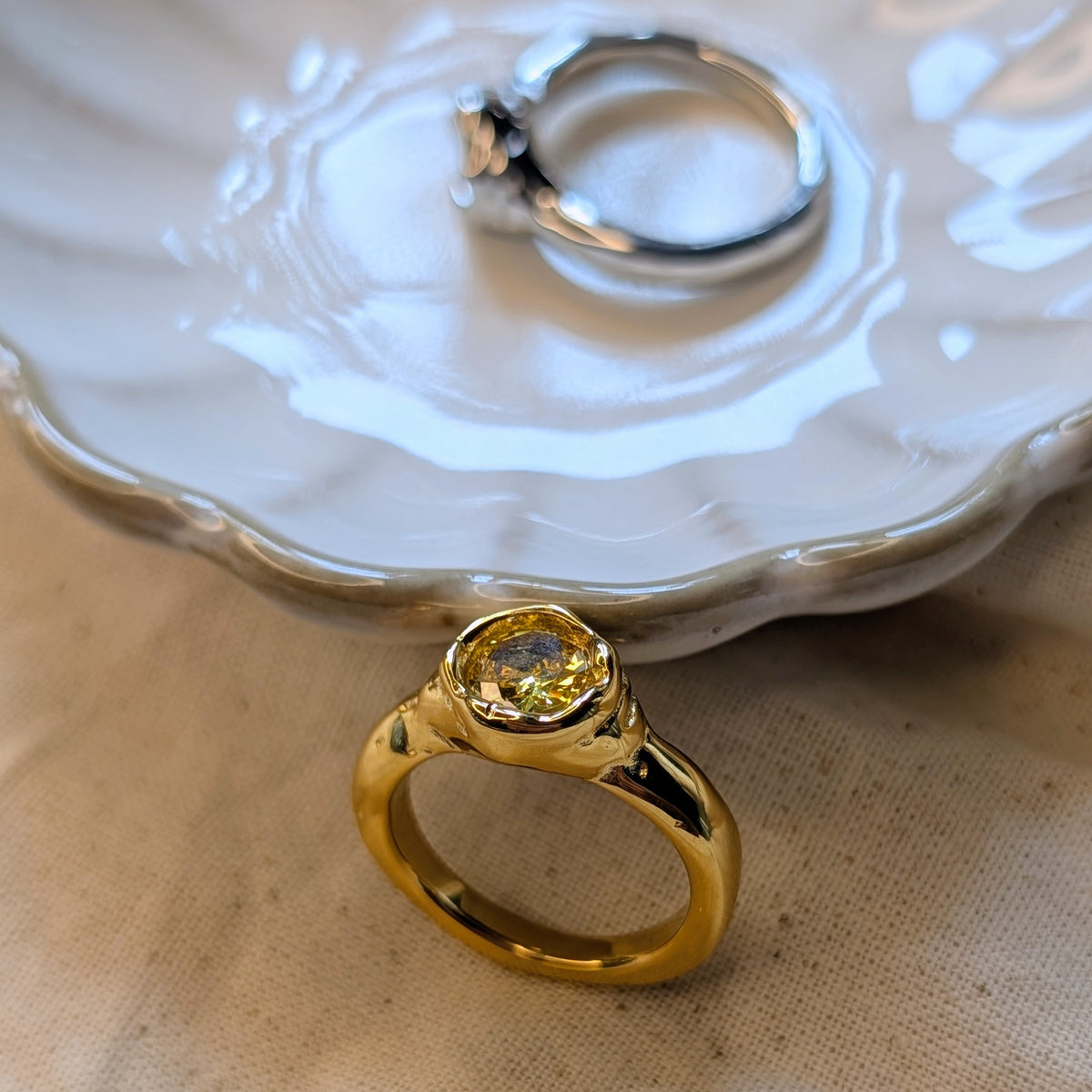 ESSENCE RING