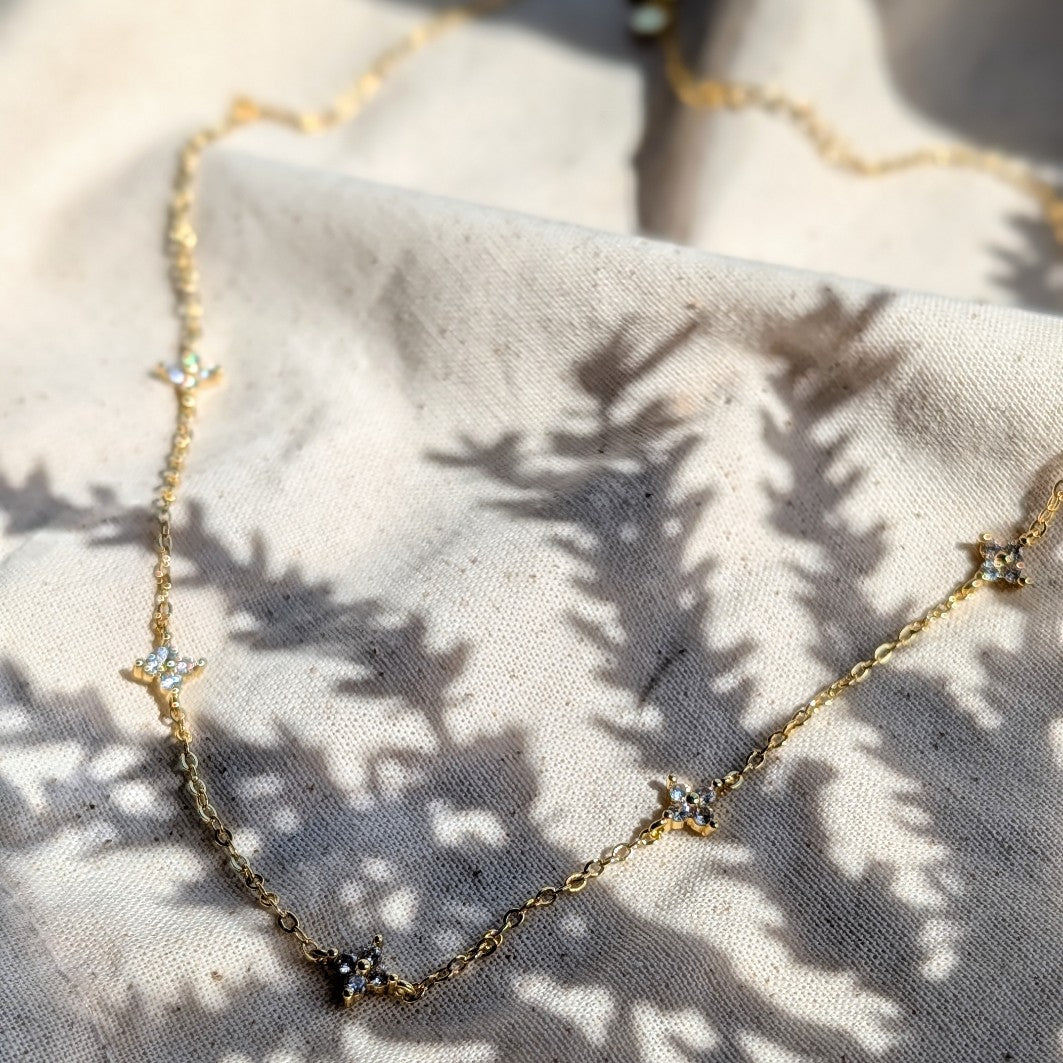 SHIMMERING CLOVER