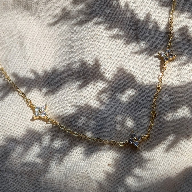 SHIMMERING CLOVER