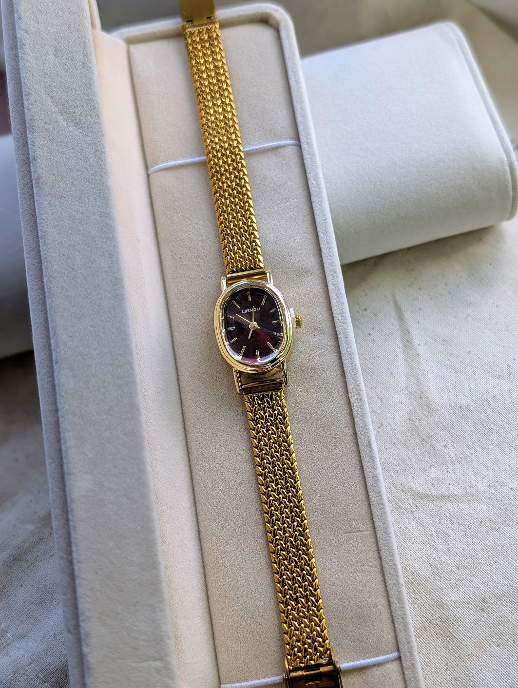BURGUNDY ESSENCE WATCH