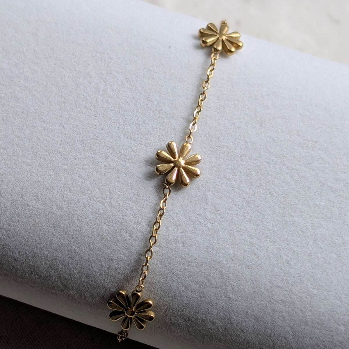 DAISY CHAIN